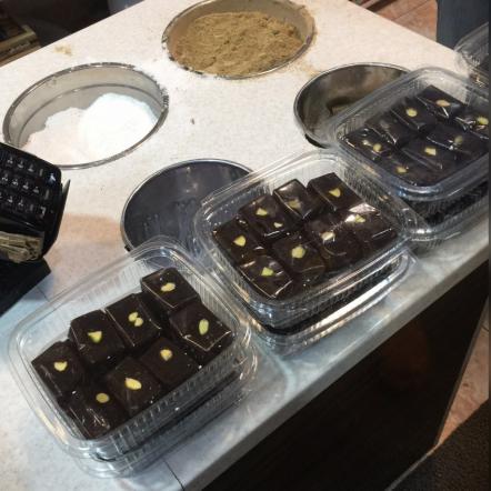 خرید سفارشی حلوا سیاه اردبیل نیم کیلویی