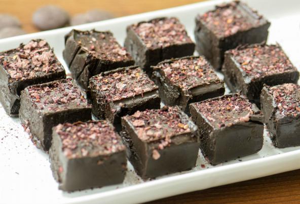 چرا به حلوا سیاه سبوس اضافه می کنند؟