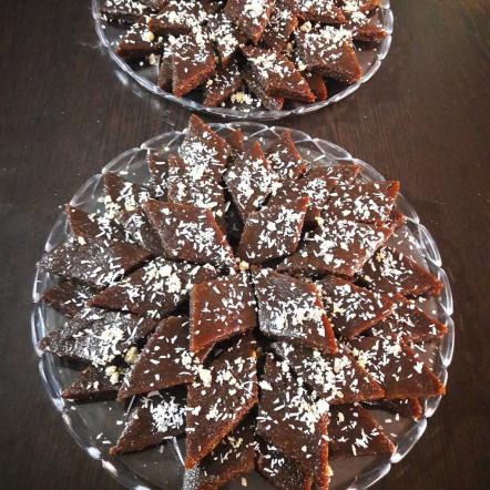 خرید عمده حلوا سیاه نارگیلی اردبیلی درجه یک