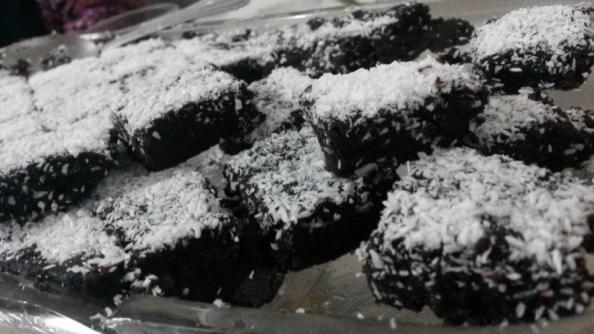 توزیع کننده حلوا سیاه نارگیلی