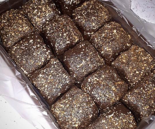 بهترین شیوه سرو حلوا سیاه سنتی